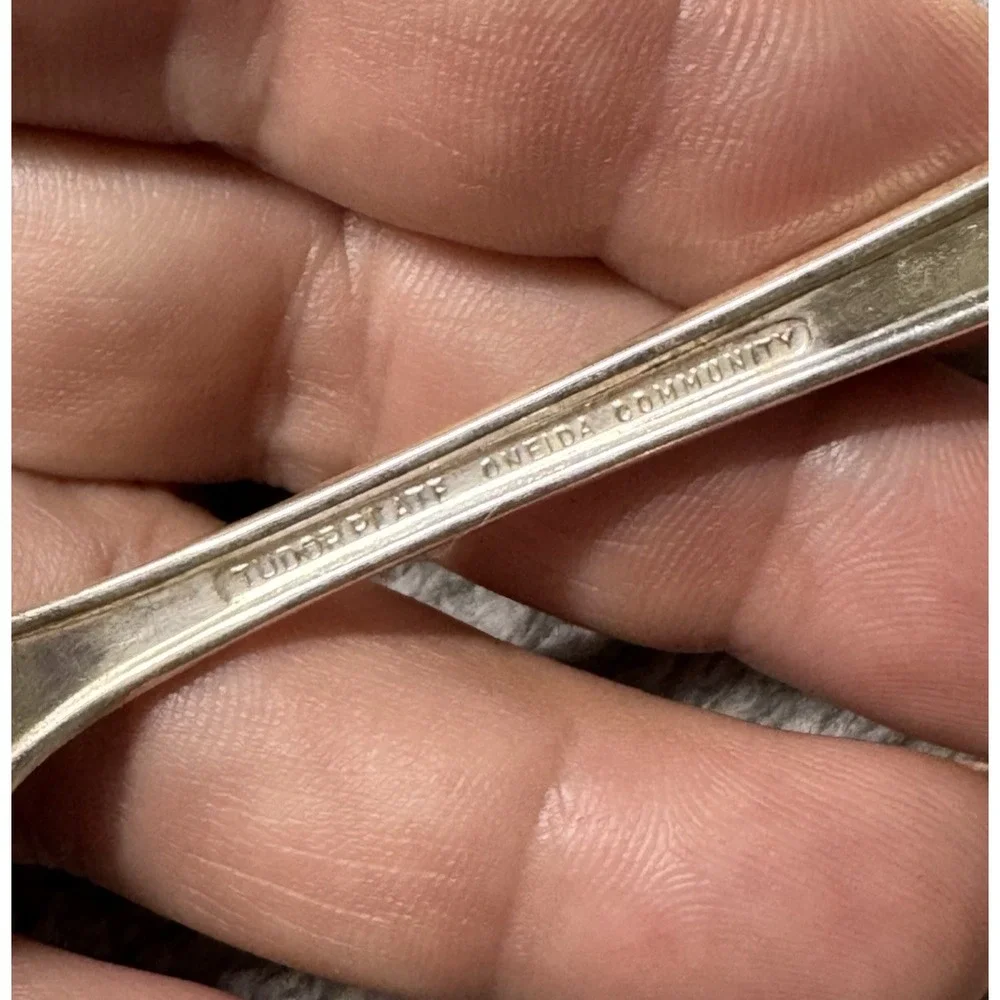 Oneida /Tudor Plate /Community /Sweet Briar (Silverplate, 1948) 4 Salad Forks